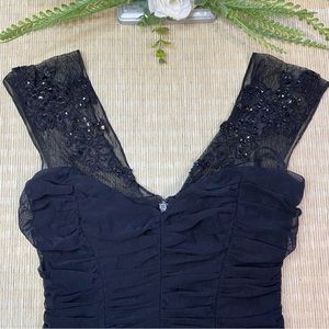 VTG Veronique Young Black Ruched Lace Sequin Blouse Slimming Back Zip Size 4